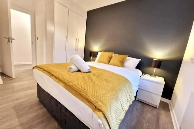 Super Stylish 2 Bed, 2 Bath * Galway